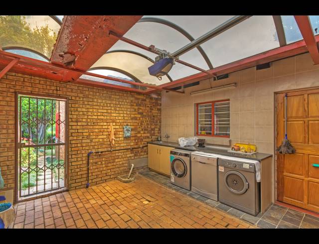 3 BEDROOM FREEHOLD FOR SALE IN PAULSHOF